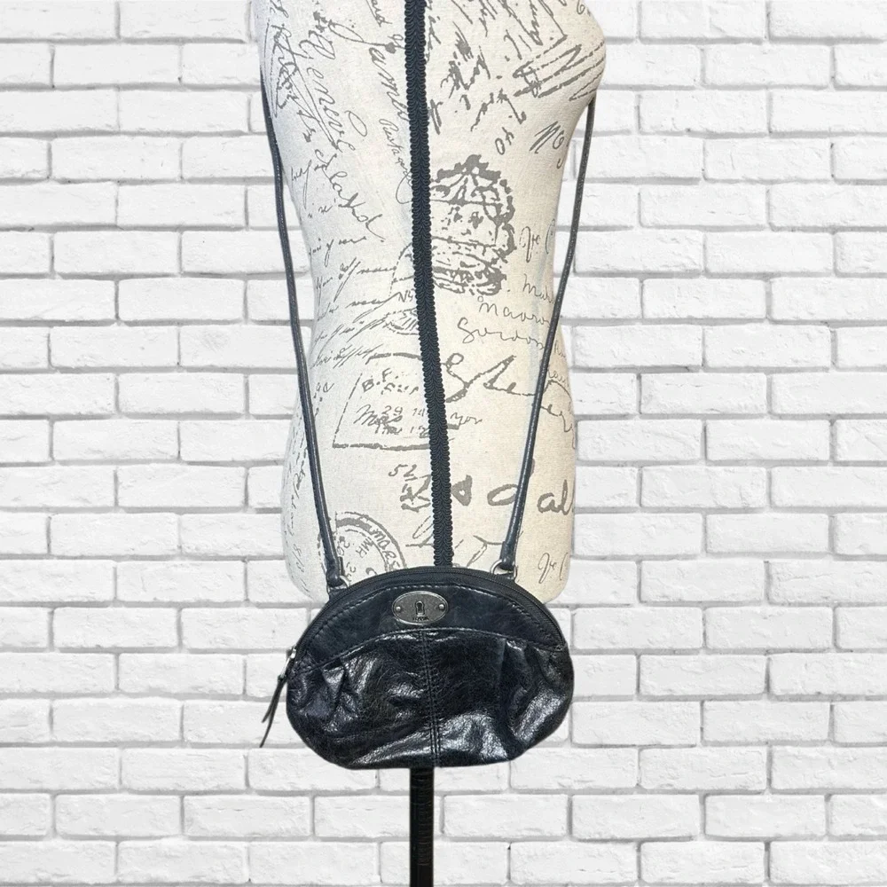 Fossil Black Leather‎ Crossbody Bag Small Pleated Metallic Pouch Keyhole Logo
